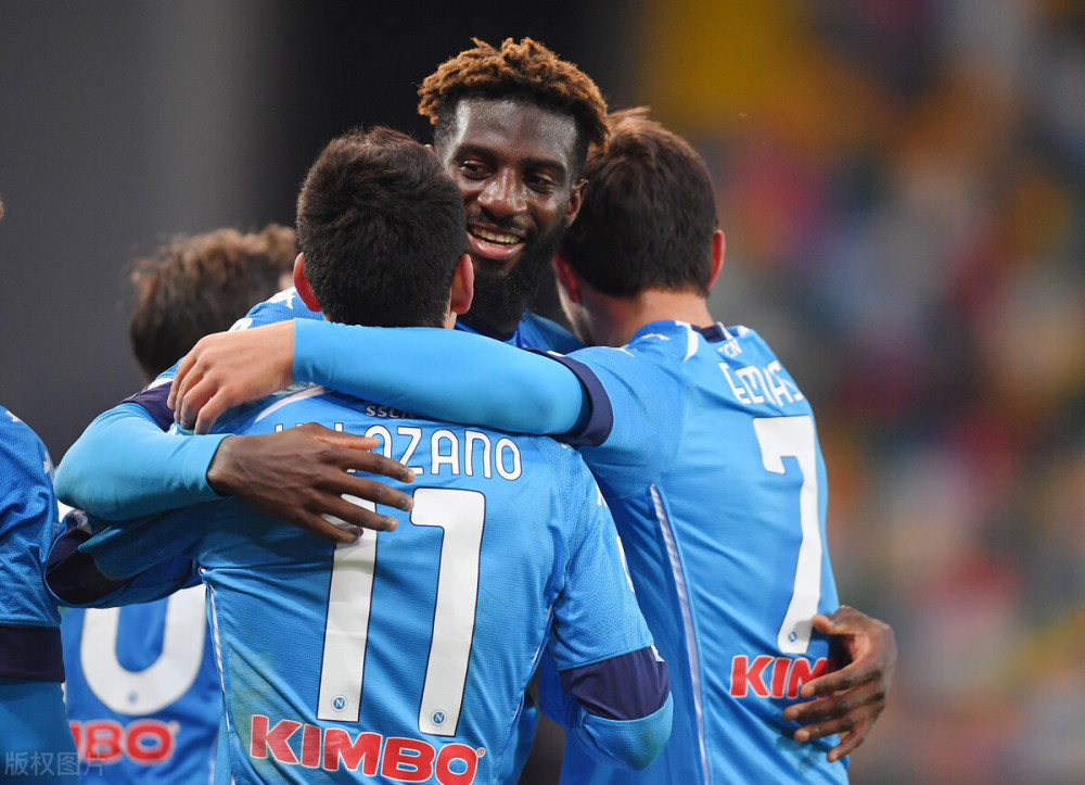  那不勒斯卫冕之路启航，主帅战术革新引热议  