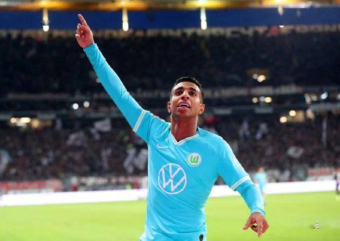  沙尔克04降级危机缓解，高层承诺加大引援投入  